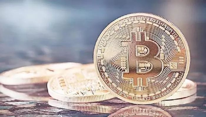 比特币暴富神话：从10000 BTC买披萨到3200000倍涨幅的深层逻辑解析